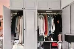 衣柜门到底应该怎么选？木质门和玻璃门哪个更